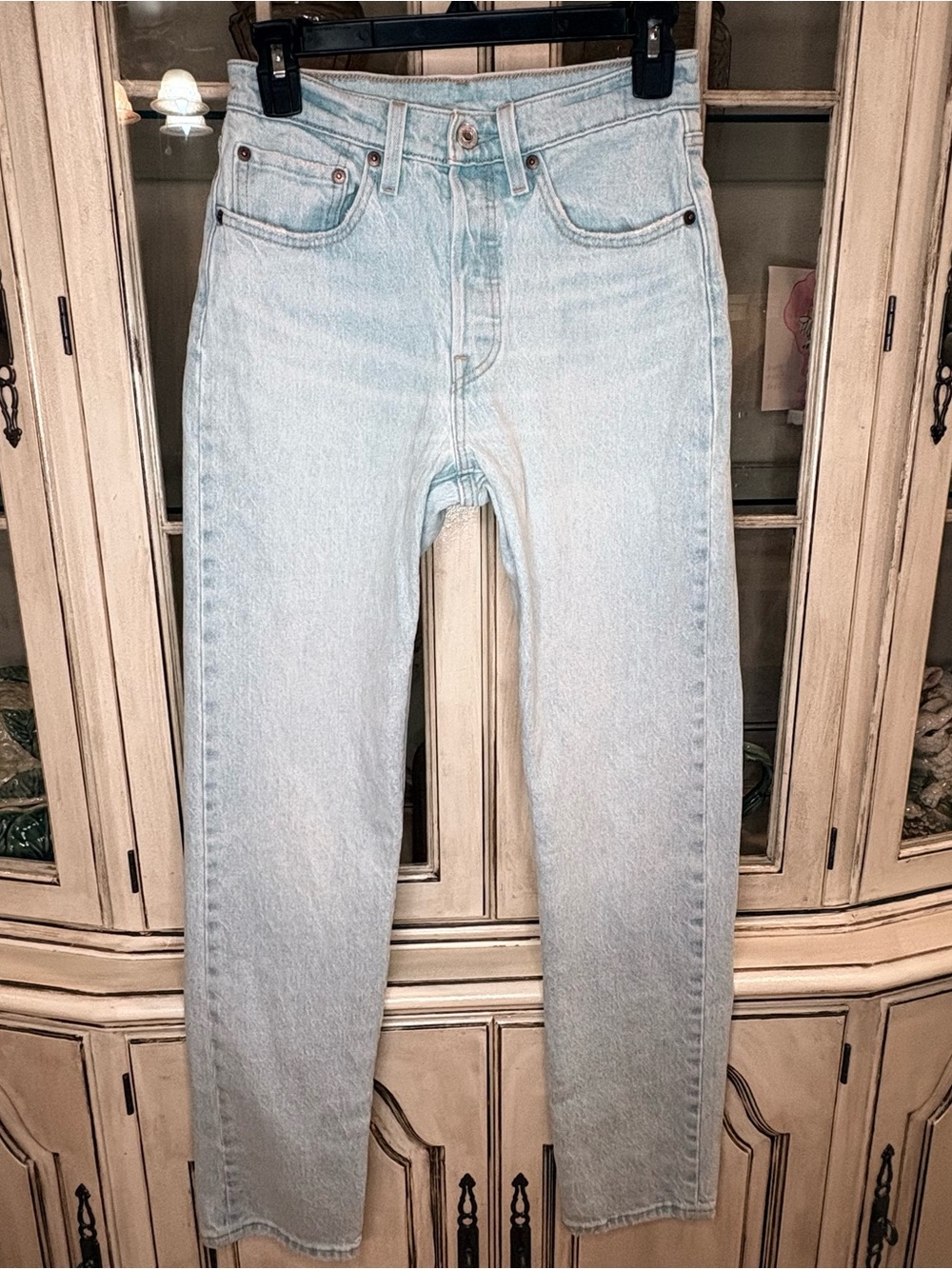 Levi's 501 Denim Jeans in 99% Cotton - Pale Blue with Straight Leg